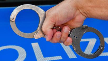 Bild: Petra Hartl
In Amberg mussten Polizisten am Freitagabend einen Mann überwältigen und fesseln.