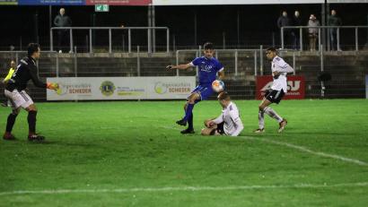 Bild: Dieter Jäschke
Josef Rodler (blaues Trikot/Szene aus einem früheren Spiel) traf gegen Cham zum 2:2.