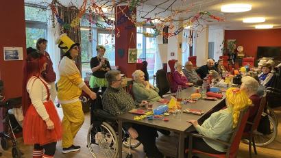 Bild: Hutzastubn Kemnath/exb
Gemeinsame Faschingsfeier zum Weiberfasching in der Hutzastubn Kemnath mit den Gästen aus Erbendorf.
