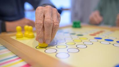 Symbolbild: Sebastian Gollnow/dpa
Auch Spiele wie "Mensch ärgere Dich nicht" können das Gedächtnis fit halten.