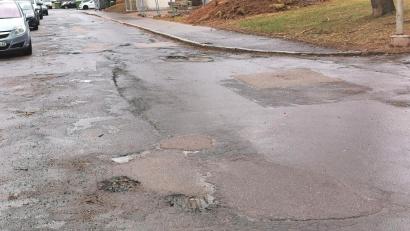 Bild: Portner
Ein Millionenprojekt: Die Sanierung der Doktor-Eisenbarth-Straße in Oberviechtach liegt auf Rang zwei der Prioritätenliste. Für Planungskosten will die Stadt nun die Haushaltsstelle auf 50 000 Euro aufstocken.