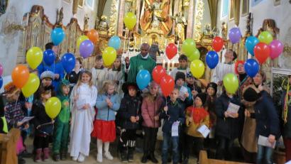 Bild: Schlehuber/exb
Beim Faschingsgottesdienst in Altendorf geht's bunt zu.
