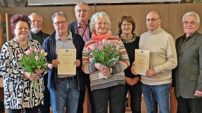 Bild: R. Kreuzer
Langjährige Mitglieder und Unterstützer des Briefmarkenvereins sind von links: Petra Vorsatz, Hans Dietmayr, Christian Mauerer, Lothar Höher, Edina Tschernich, Irmi Höher, Michael Koslowski und Herbert Reindl.