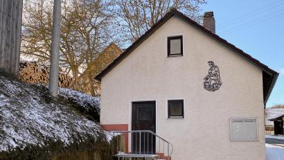 Bild: Eichl
Das bisherige Gerätehaus der Edeldorfer Wehr im Ortsteil Wilchenreuth. Ob der Neubau ebenfalls in Wilchenreuth entstehen wird oder in Theisseil, ist noch nicht entschieden.