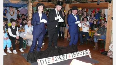 Bild: ga
"Die drei Tenöre" sorgen auf der Bühne für Stimmung.