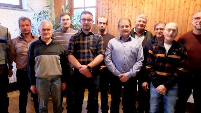 Bild: le
Gestärkt geht die Waldbesitzervereinigung Floß und Umgebung die kommenden Herausforderungen an. Für fünf Jahre wurden bei den Neuwahlen die Mitglieder von Vorstandschaft und Ausschuss (Obmänner) gewählt.