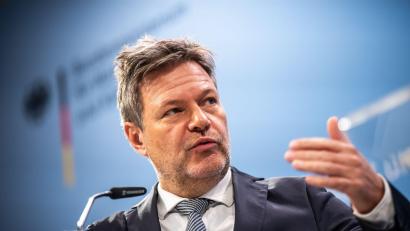 Bild: Michael Kappeler/dpa
Bundeswirtschaftsminister Robert Habeck hat sich vor Gericht erfolgreich gegen eine Beleidigung gewehrt.