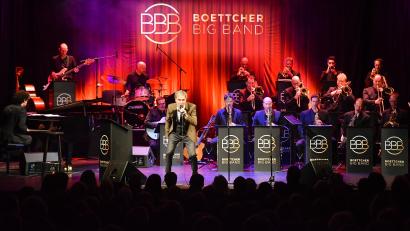 Bild: Petra Hartl
Chris Boettcher und seine Big Band spielten im Stadttheater Amberg.