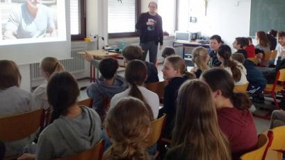 Bild: Kilgert-Bartonek/exb
Die Themen "Fake News" oder Künstliche Intelligenz stehen bei einem Workshop des Bayern-Lab am Gymnasium im Mittelpunkt.