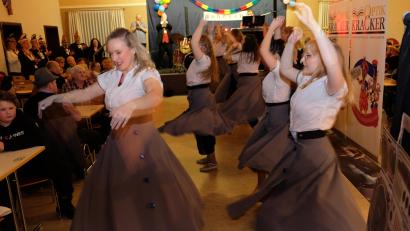Bild: do
Bayreuths "Mohrensplitter" erhalten für ihre choreografisch gut einstudierten Schautänze stürmischen Beifall.