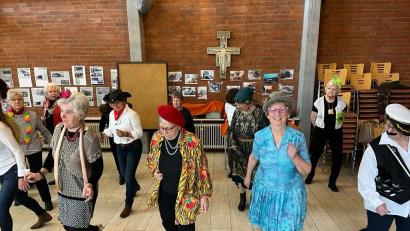 Bild: Gabi Pongratz/exb
Der Tanz beim Rosenmontags-Brunch des Frauenbunds Aschach-Raigering brachte richtig Schwung in die Bude.