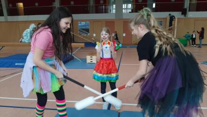 Bild: Beate Koch/Grundschule Erbendorf/exb
Beim Faschingsturnen an der Grundschule Erbendorf hatten die Kinder ihren Spaß.