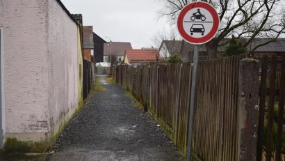 Bild: bnr
Der Rundweg "Auf der Ram" führt entlang der Altstadt und wird von Spaziergängern gerne angenommen.Jetzt soll ein Granitpflaster verlegt werden.