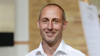 Bild: Jens Kalaene/dpa
Marcus Urban engagiert sich für mehr Offenheit im Fußball.