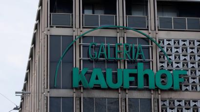 Symbolbild: Julian Rettig/dpa
Erste Mitarbeiter der Regensburger Galeria-Kaufhof-Filiale am Neupfarrplatz haben eine Kündigung eingereicht.