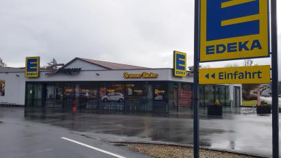 Bild: wb
Ende Februar verabschiedet sich Einzelhändler und Marktleiter Rüdiger Summerer in den Vorruhestand. Sein Edeka-Markt in Erbendorf wechselt dann den Besitzer.