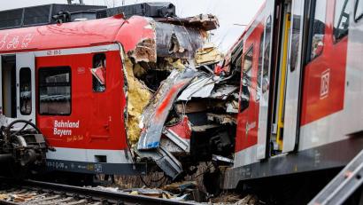 Bild: Matthias Balk/dpa/Archivbild
Zwei Jahre nach dem tödlichen S-Bahn-Unglück in Schäftlarn muss sich nun ein Triebwagenführer vor Gericht verantworten.