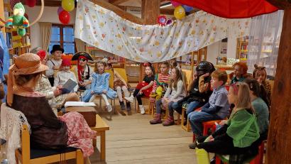 Bild: Stadtbücherei Waldsassen/exb
Lustig ging es an einem Faschingsnachmittag in der Stadtbücherei Waldsassen zu. Dabei stand das Thema Pippi Langstrumpf im Mittelpunkt.
