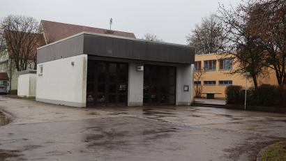 Bild: gru
Das bisherige Feuerwehrhaus in Edelsfeld soll Platz machen für ein Bürgerhaus, in dem auch Räume für die Sebastian-Kneipp-Schule enthalten sind.