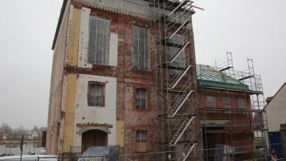 Bild: kro
Der Schelsturm von vorne, die Bauarbeiten laufen seit Mitte 2022. Die Fertigstellung des Kletterzentrums ist für Ende 2024 vorgesehen.