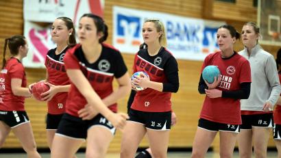 Bild: Hubert Ziegler
Aufwärmen für einen Heimsieg: Die Handballerinnen des HC Sulzbach wollen gegen den TSV 2000 Rothenburg die nächsten zwei Punkte einfahren.