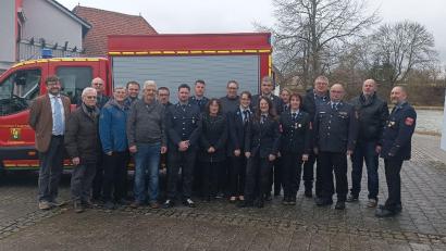 Bild: Markus Ohla/exb
Viele Ehrungen bei der Feuerwehr Filchendorf (von links) Wolfgang Haberberger, Reinhold Kynast, Jürgen Gebhardt, Wolfgang Ciesielski, Martin Dollhopf, Rainer Gutte, Ernst Preißinger, Thomas Prestele, Ralf Dollhopf, Andrea Reiß, Anke Priebe, Anna-Lena Rix, Daniela Pühl, Wolfgang Schwarz, Evi Sloot, Sonja Pospischil, Alfred Wenzel, Jürgen Haider, Hermann Gebhardt und Uli Preißinger.