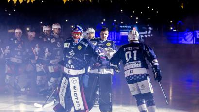 Bild: Tobias Neubert
Sportlich läuft es bei den Blue Devils. Nun ist der Lizenzantrag für einen etwaigen Aufstieg in die DEL2 eingereicht.