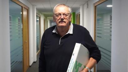 Bild: jut
Bei diesem Thema ist er nicht in Stimmung für Scherze: Anton Fröhlich aus Schrimitz erhebt schwere Vorwürfe gegen den Chefarzt der Klinik Lindenlohe.