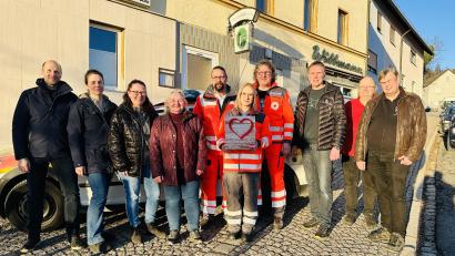 Bild: SPD Flossenbürg/exb
Der SPD-Ortsverein hat erneut die Helfer vor Ort mit dem Verkauf eines Tischkalenders unterstützt.