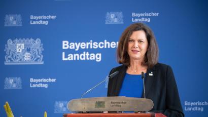 Bild: Matthias Balk
Bayerns Landtagspräsidentin Ilse Aigner hält die Festrede beim diesjährigen Landfrauentag in Erbendorf.
