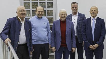 Bild: Michael C. Geiss/exb
Der bei der Jahreshauptversammlung neu gewählte Vorstand der Conrad-Sportförderung (von links): Rudolf Stepper, Hermann Schlosser, Klaus Conrad, Bürgermeister Hermann Falk und Günter Simmerl.