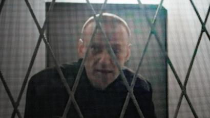 Bild: Alexander Zemlianichenko/AP
Während einer Anhörung vor dem Obersten Gerichtshof Russlands im Januar 2024 wurde Alexej Nawalny per Video zugeschaltet.