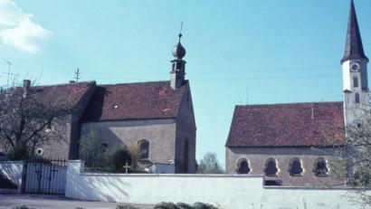 Bild: Archiv Albert Kräuter/exb
Der Pfarrberg Vilshofen im Jahre 1966,vorne rechts ist einer der beiden Gerichtssteine zu erkennen.