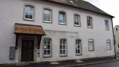 Archivbild: szl
Auch wenn die aktuellen Anmeldezahlen es nicht notwendig machen, sprachen sich die Markträte dafür aus, die Erweiterung der Kinderkrippe durch die Umgestaltung der Räume der ehemaligen Apotheke weiterzuverfolgen.
