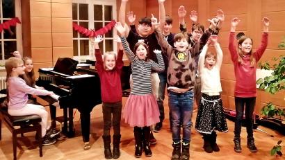 Bild: R. Kreuzer
Viel Spaß haben die Kinder beim Vorspielabend der Franz-Grothe-Musikschule.