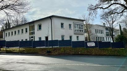 Bild: Gabi Schönberger
Im früheren Schwesternwohnheim des Krankenhauses Neustadt werden bald schon Asylbewerber und Geflüchtete einquartiert.