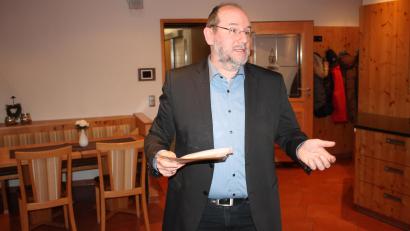Bild: bjp
Eine vermeintlich ins Stocken geratene Stadtentwicklung ist erneut Kernthema von Vizebürgermeister Max Schwärzers Vortrag zur Aschermittwochsveranstaltung der Pressather CSU.
