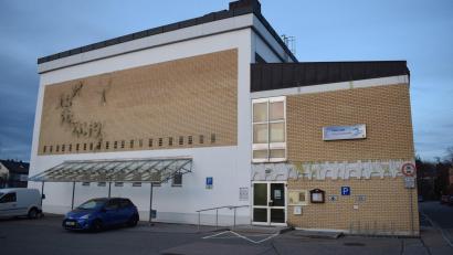 Bild: bnr
Die Generalsanierung der Turn- und Schwimmhalle wird nun auf eine rechtliche Grundlage gestellt. Der Bauantrag liegt der Genehmigungsbehörde vor.