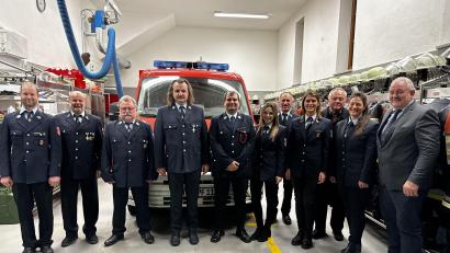 Bild: Feuerwehr Pfaffenreuth/exb
Neuwahlen standen bei der Feuerwehr Pfaffenreuth an. Im Bild (von links) der neue Vorsitzende Christoph Dietrich, Werner Dietrich, Stefan Grillmeier, Max Ernstberger, Zweiter Kommandant Sascha Dziuballe, Katharina Wölfl, Kreisbrandmeister Wolfgang Fischer, Julia Fischer, Gerhard Paintner, stellvertretende Vorsitzende Simone Grillmeier und Bürgermeister Johann Burger.