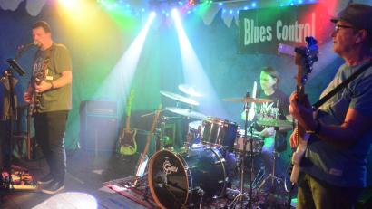 Bild: Kunz
Blues Control kontrollieren die "Live Stage" mit Covermaterial und Eigenkompositionen.