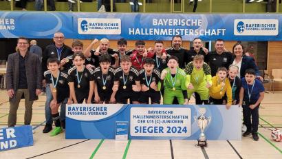 Bild: BFV
Die C-Junioren des TSV München-Milbertshofen jubeln über den Turniersieg bei der bayerischen Futsal-Meisterschaft.