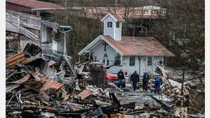 Archivbild: Armin Weigel/dpa
Mehrere Gebäude an der sogenannten Mainstreet im Freizeitpark Pullman City waren nach einem Großbrand nicht mehr zu retten.