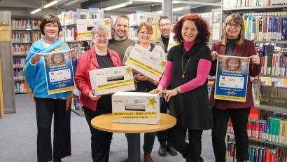 Bild: Schinner/OTH Amberg-Weiden/exb
Bei der Aktion machen sie gemeinsame Sache (von links): Christina Michel (Leiterin OTH-Bibliothek Amberg), Bettina Weisheit (Leiterin Stadtbibliothek Amberg), Christoph Brechler (Umweltmanager OTH), Stefanie Hassmann (Regionalbibliothek Weiden), Markus Lommer (Hochschulseelsorger OTH), Irmgard Puschnigg (Umweltbeauftragte OTH-Bibliothek) und Lena Fischer (Leiterin OTH-Bibliothek Weiden)