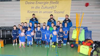Bild: le
Riesige Freude haben die Nachwuchskicker der FD-Jugend des SV mit den zahlreichen Spenden.