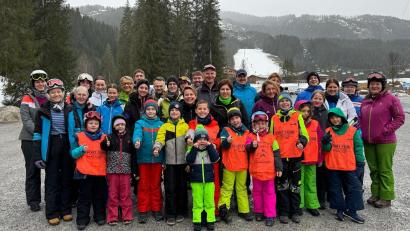 Bild: mor
Viel Spaß auf den Skiern hatten die kleinen und großen Brettelfans bei der Familienskifahrt des Skiclubs Pistenschwinger Gössenreuth.