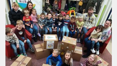Bild: wrm
Kinderoase packt für Weihnachtstrucker
