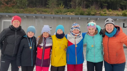 Bild: ero
Die Mädchen des Erasmus-Gymnasiums konnten sich gegen alle anderen Oberpfälzer Schulen im Skilanglauf durchsetzen und holten den Titel Oberpfalzmeister.