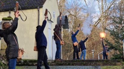 Bild: mrr
Die Riedener Böllerschützen vom Heimatverein begrüßen das neue Jahr 2024.