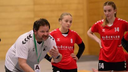 Archivbild: mhs
Die Handballerinnen der HSG Nabburg/Schwarzenfeld von Trainer Bernd Eckl unterlagen dem TV Marktsteft deutlich.