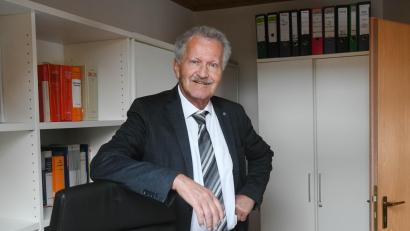 Bild: Gabi Schönberger
Bernhard Schlicht, Stadtrat, TB-Ehrenvorsitzender und Rechtsanwalt, feiert am 22. Februar seinen 70. Geburtstag.